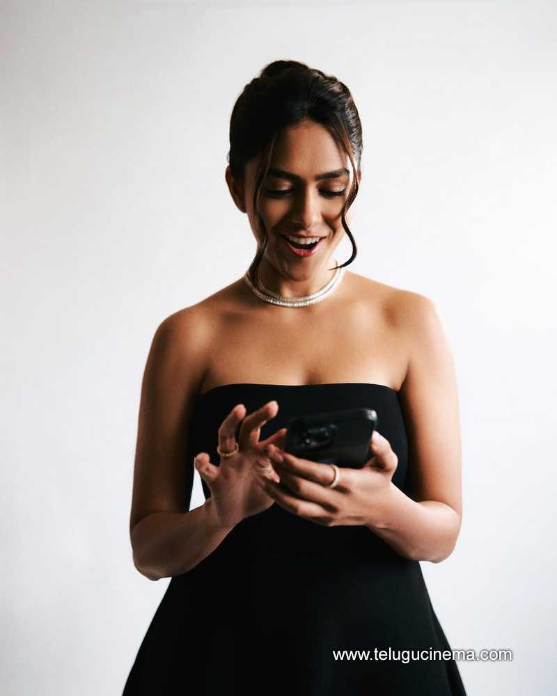 Mrunal Thakur